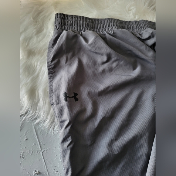 Under Armour Gray Lightweight Joggers, Size 36. - Picture 5 of 6